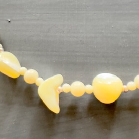 Shell and bamboo necklace - Picture 2 of 3